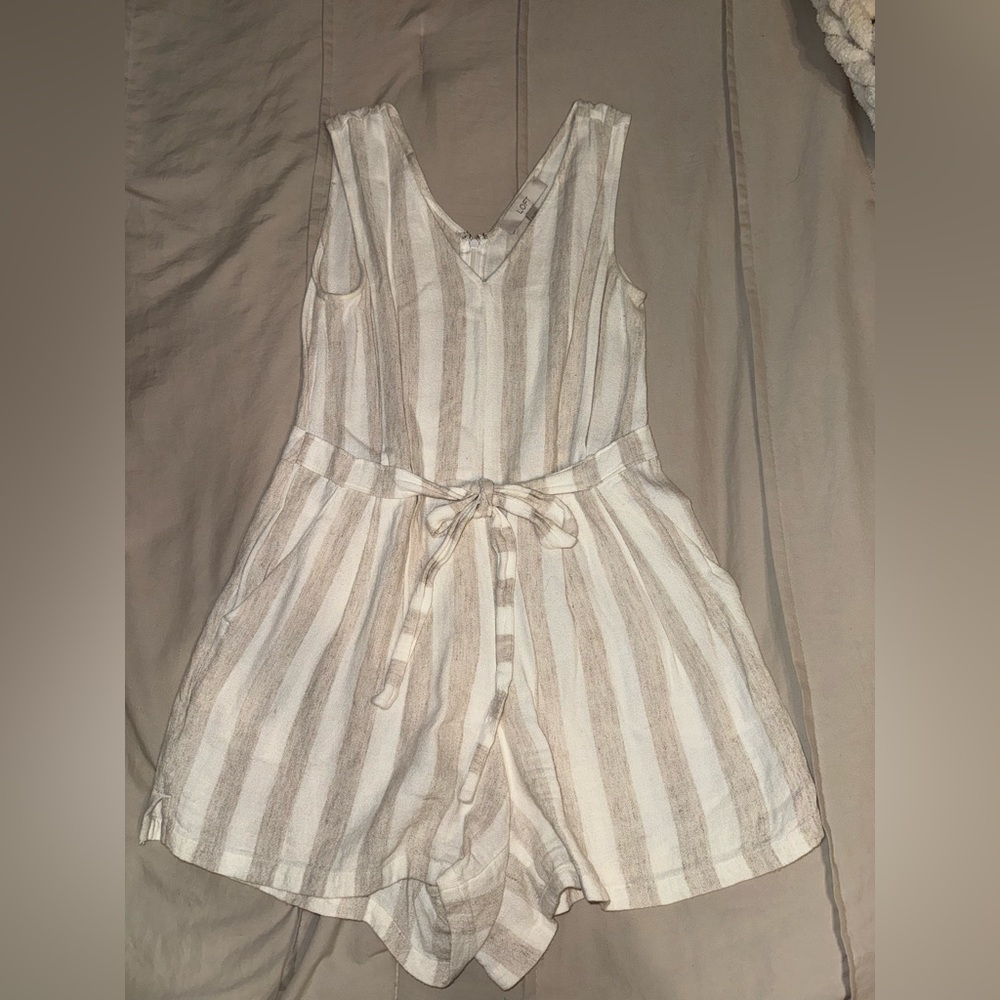 LOFT double V linen blend romper, size 00